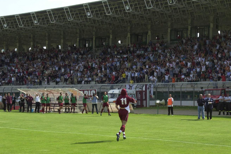 Mario Frick esulta dopo il gol nei play-off al Livorno